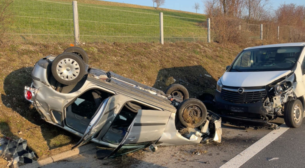 A2, Eich LU: Unfall zwischen Auto und Lieferwagen
