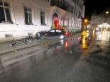 Glarus: Bei Unfall in Laterne und Mauer geprallt