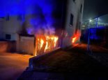 Landquart GR: Doppelgarage vollständig in Brand