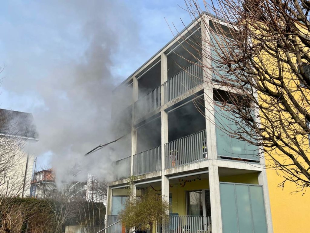 Romanshorn TG: Brand auf Balkon eines Mehrfamilienhauses