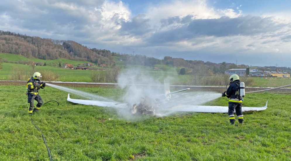 Lommis: Kleinflugzeug gerät in Brand - Flugschülerin verletzt