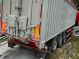 Balm bei Günsberg: Sattelmotorfahrzeug bei Unfall festgefahren
