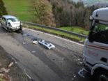 Oberhelfenschwil SG: Autofahrerin (23) nach Unfall mit Lastwagen verletzt
