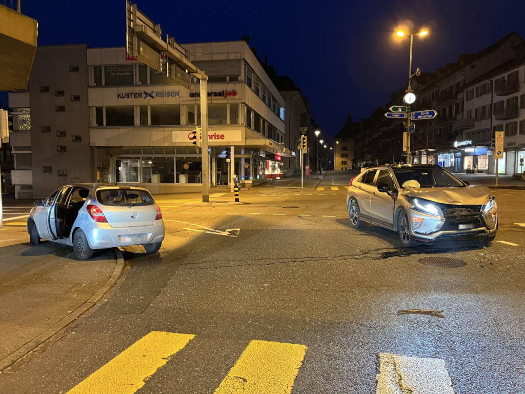 Unfall Rapperswil-Jona: 15-Jähriger "leiht" Auto der Eltern und geht auf Tour