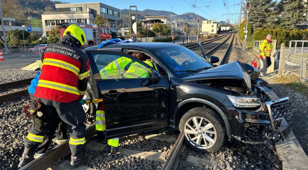 Freienbach SZ: Bei Unfall auf Bahngleis der Südostbahn geraten