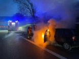 Cham ZG: Fahrzeug auf Autobahn A4 in Brand geraten