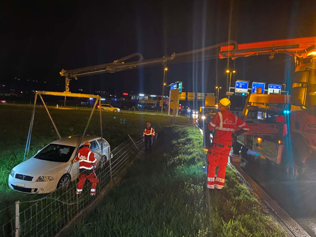 Baar ZG: Bei Unfall im Wiesland zum Stillstand gekommen