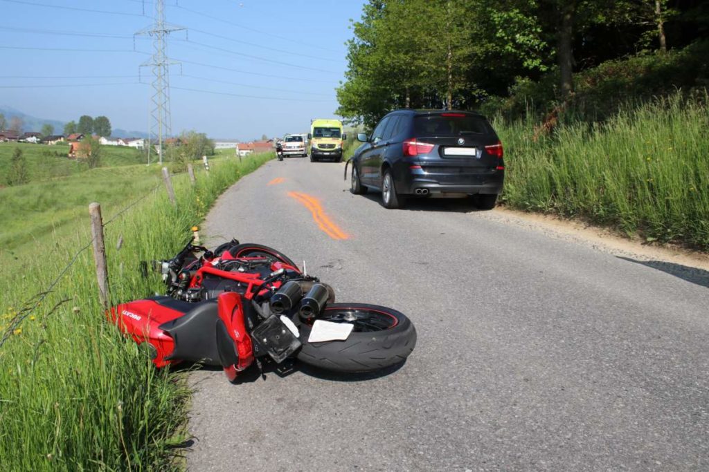 Appenzell Eggerstanden: Motorradfahrer mit REGA ins Spital geflogen