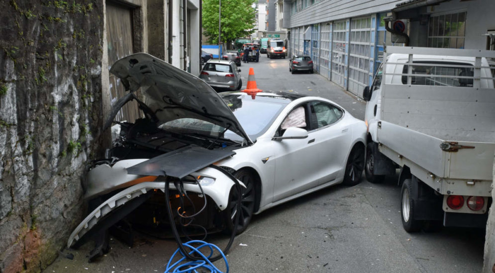Luzern: Automobilist kollidiert bei Unfall mit Hauswand und Lieferwagen