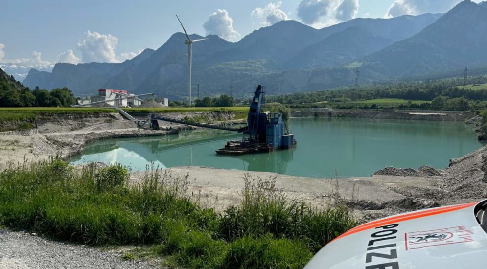 Chur: Leonberger Weibchen "Sunny" wird aus Baggersee gerettet