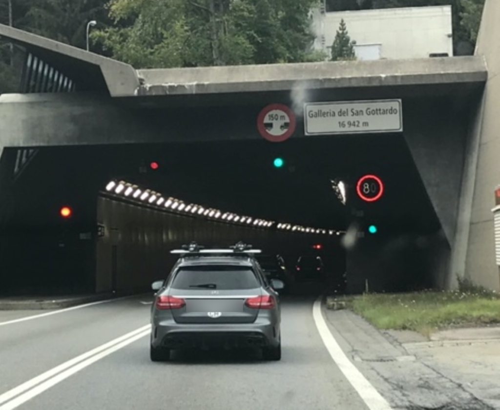 Gotthard-Tunnel in beide Richtungen gesperrt!