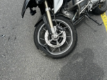 Seon AG: Motorradfahrer crasht bei Unfall in Autoheck