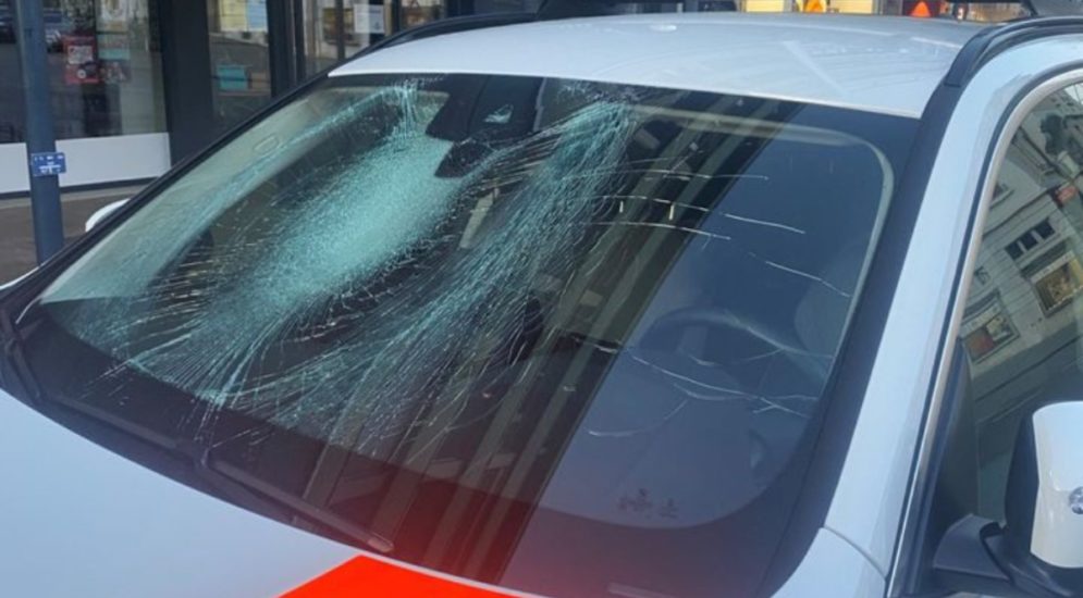 Solothurn: Wer kickte in das Polizeiauto?
