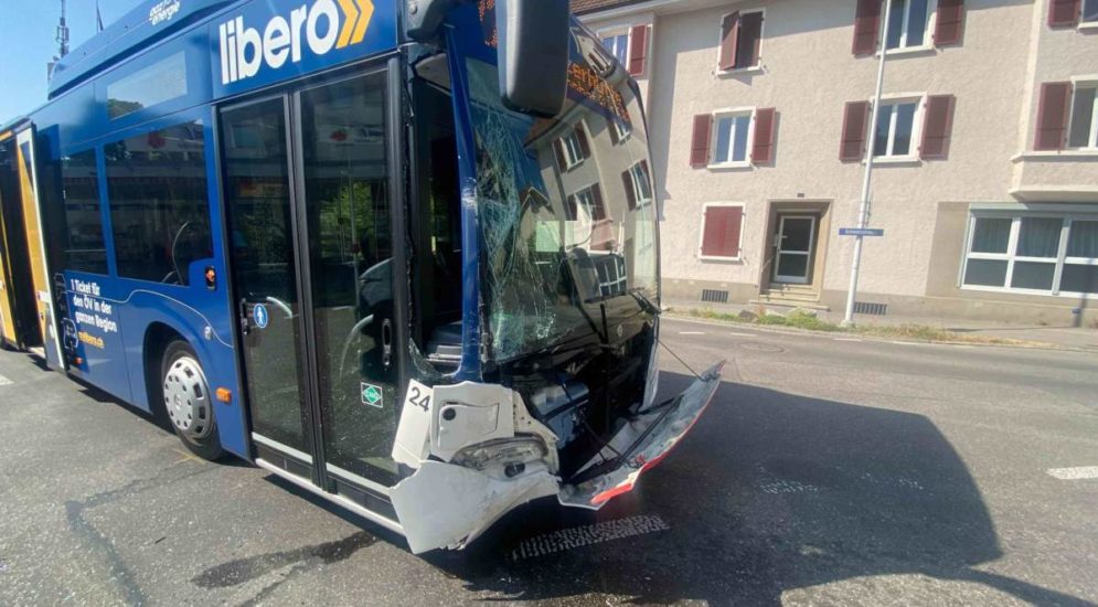 Grenchen SO: Unfall zwischen Linienbus und Lieferwagen