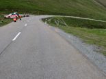 La Punt Chamues-ch: Rennfahrer stürzen bei Tour de Suisse Abhang hinunter