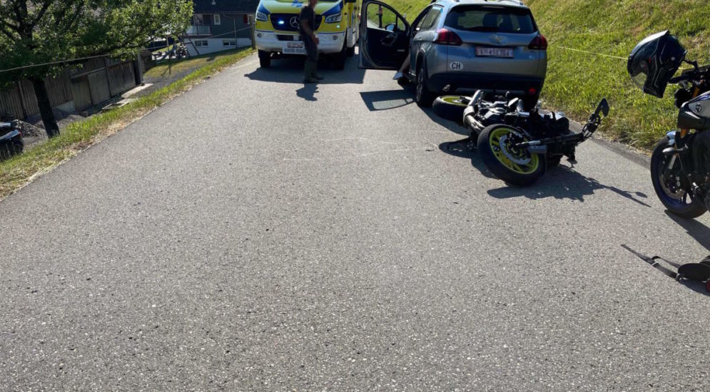 Bächli (Hemberg): Motorradfahrer wird nach Unfall ins Spital geflogen