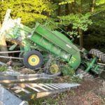 Schwerer Unfall in Herdern: Traktor landet in Bachtobel