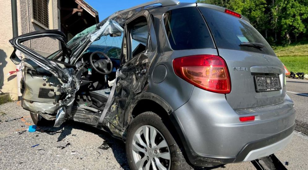 Oberbüren: Schwerverletzte nach heftigem Unfall mit Postauto