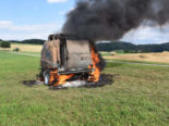 Altbüron: Strohballenpresse geht in Flammen auf