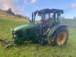 Siebnen SZ: Traktor überschlägt sich bei Unfall
