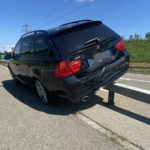 A4, Risch Rotkreuz ZG: BMW landet bei Unfall auf der Leitplanke