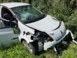 A3 in Mollis GL: Auto landet bei Unfall auf Wiese