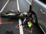 Buchs SG: Motorradfahrerin (16) prallt bei Unfall in Autoheck