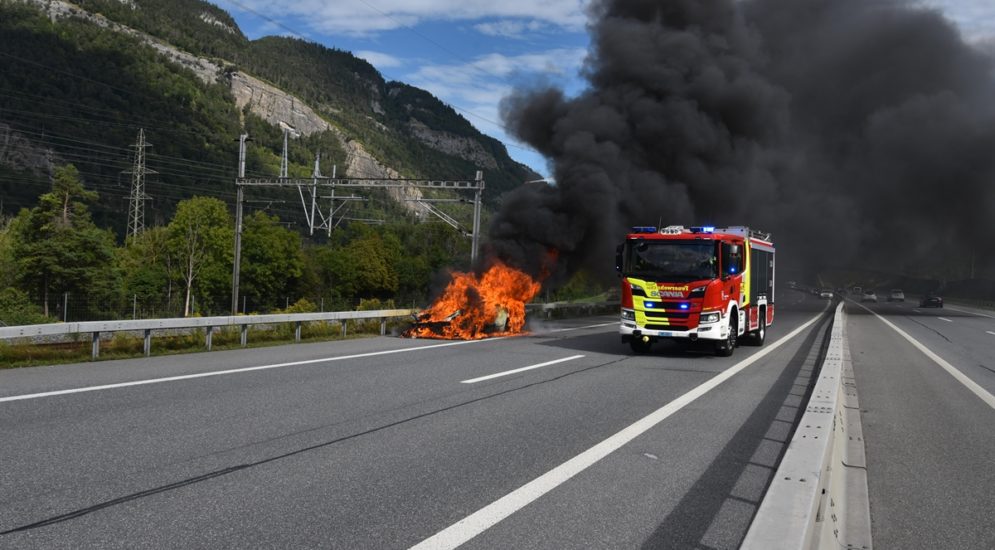 A13 Chur: Auto brennt komplett aus