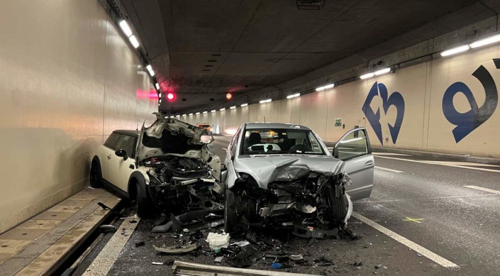 Schwerer Unfall A3 im St. Johanns-Tunnel: Drei Personen teils erheblich verletzt