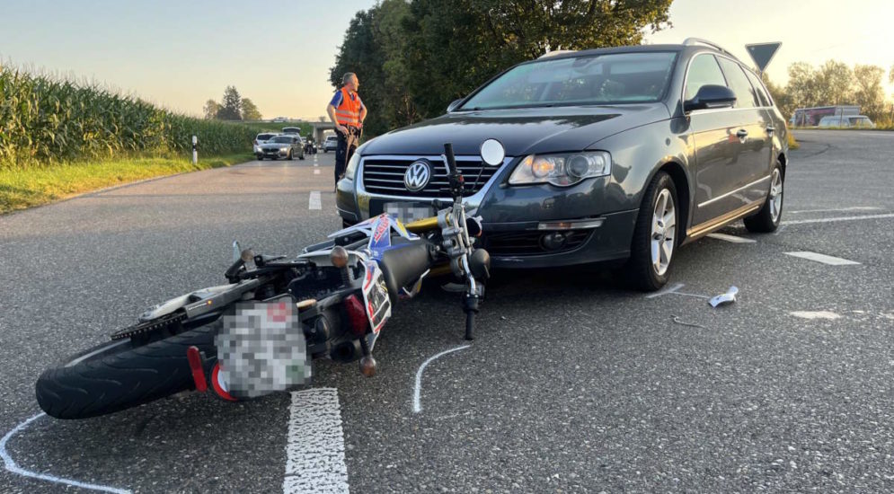 Diepoldsau SG: Motorradfahrerin (17) nach frontalem Unfall mit Auto im Spital