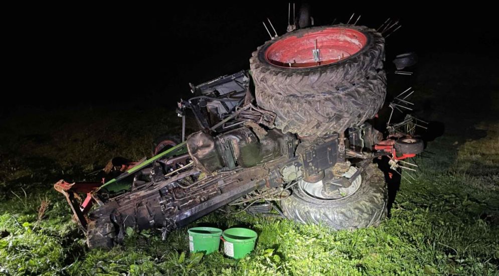 Egg SZ: Landwirt bei Unfall von eigenem Traktor überrollt