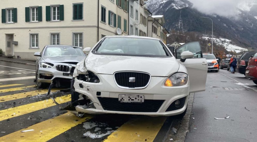Schwanden GL: Heftiger Unfall - Fahrer übersieht Autolenkerin (19)