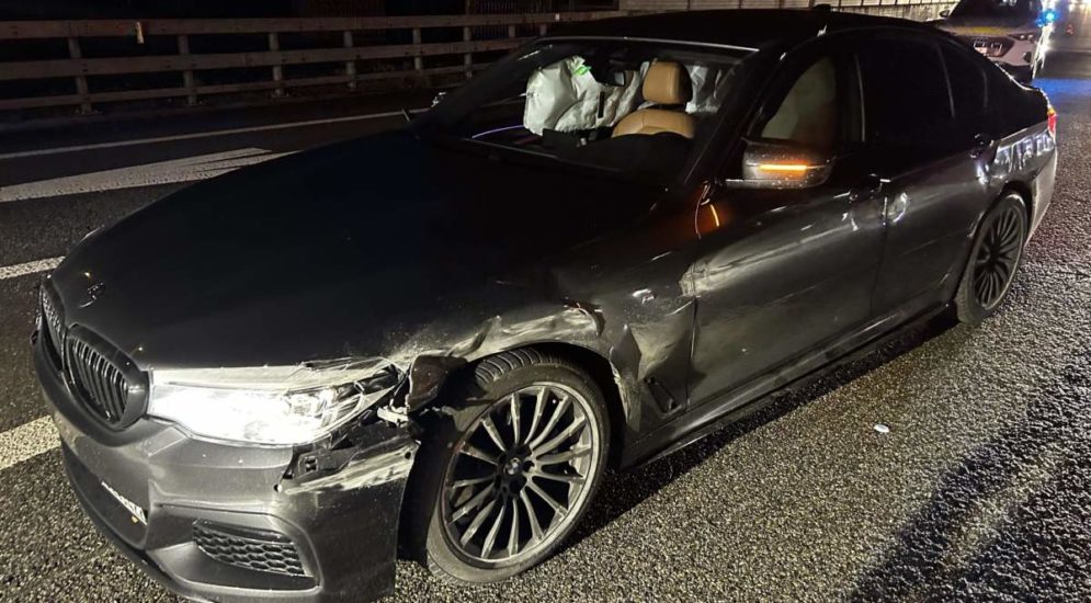A1, Würenlos AG: BMW-Fahrer prallt bei Unfall gegen Mauer