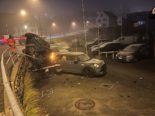 Unfall in Birmensdorf ZH: Lenker durchbricht Zaun und kracht in Autohändler