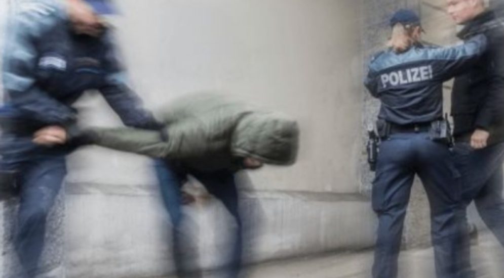 Zug: Renitenter Mann verletzt Polizist mit Faustschlägen