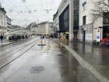 St. Gallen: Fussgängerin (90) stürzt bei Unfall gegen Bus
