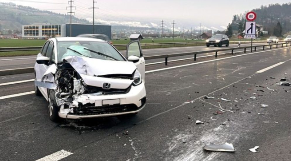 Unfall A8 Sarnen OW: Hoher Sachschaden und erhebliche Verkehrseinschränkungen