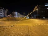 Basel-Stadt: Signalstange mit Fahrzeug beschädigt