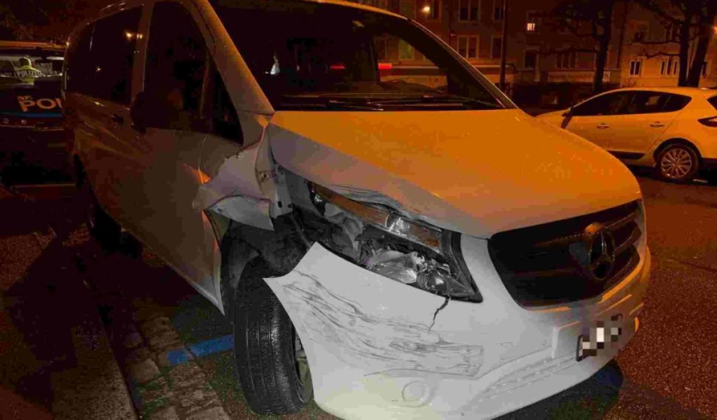 Basel-Stadt: Mit Taxi bei Unfall in parkiertes Auto geprallt