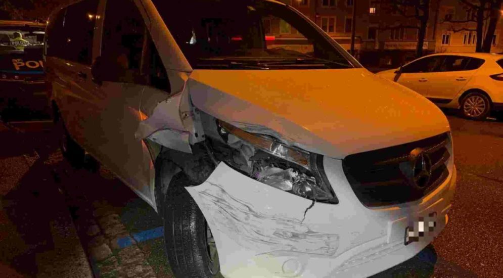 Basel-Stadt: Mit Taxi bei Unfall in parkiertes Auto geprallt