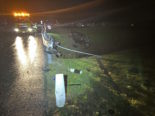 Kaltbrunn: Mit Auto über Bach geflogen - Fahrer (25) nach Unfall schwer verletzt