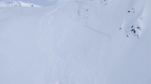 Davos: Zwei Skitourenfahrer von Lawinen verschüttet