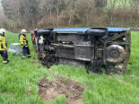 Densbüren AG: Auto stürzt bei Unfall einen Abhang hinunter