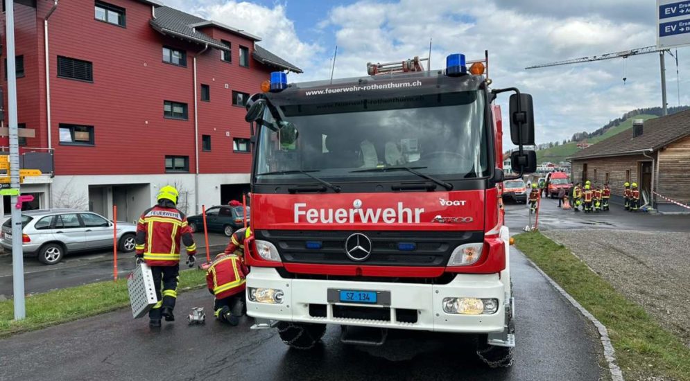 Rothenthurm: Frau nach Garagenbrand hospitalisiert
