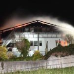 Kaltbrunn SG: Schwierige Löscharbeiten bei Dachstockbrand