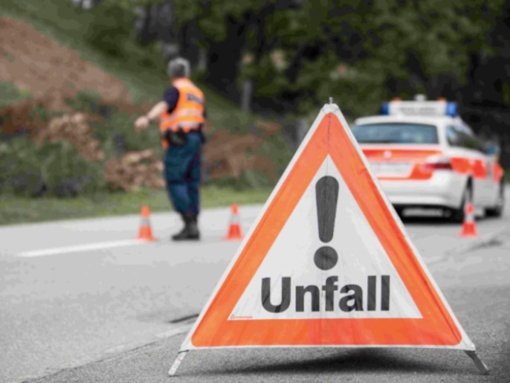 Verkehrsbehinderung auf A3 bei Richterswil nach Unfall