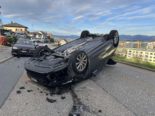 Wollerau SZ: Auto landet bei Unfall auf Dach