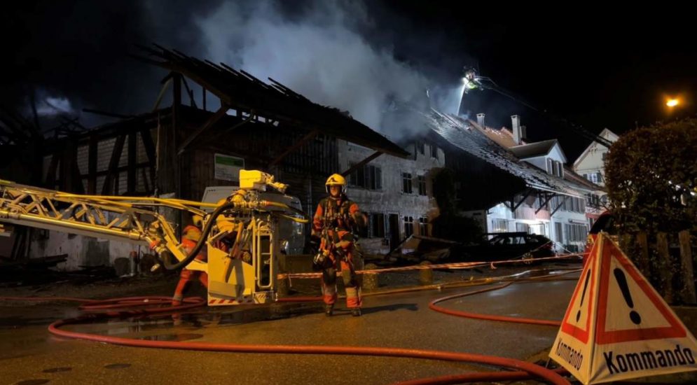 Elgg ZH: Mehrere Dutzend Personen bei Brand evakuiert