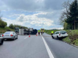 Vaulruz FR: Lieferwagen überschlägt sich bei Unfall über beide Fahrbahnen