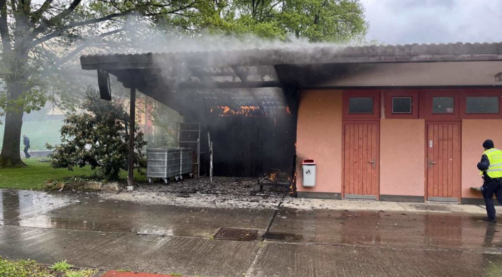 Holderbank AG: Clubhaus durch Brandstiftung in Flammen